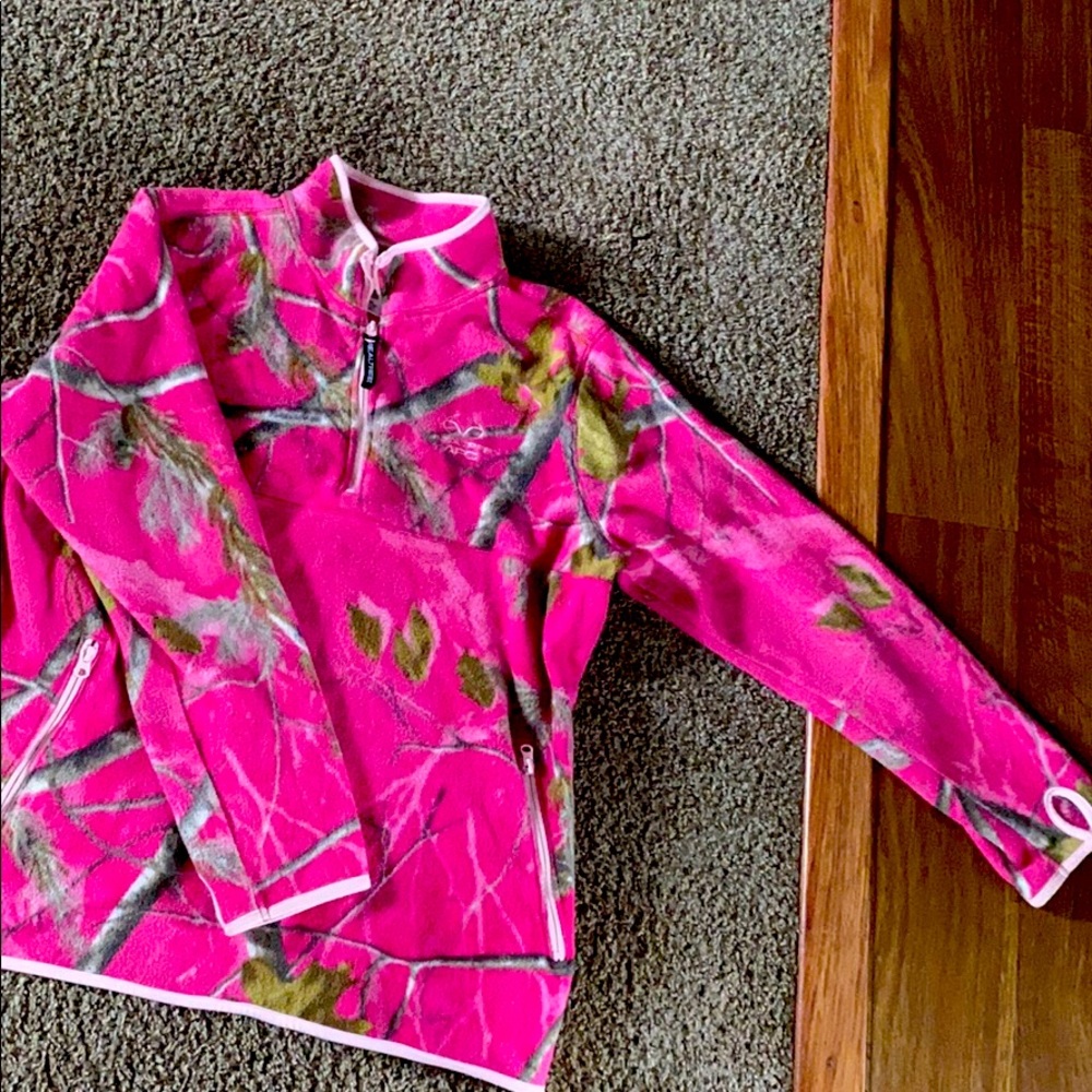 MEDIUM ❤️Ladies pink Realtree APC quarter zip❤️